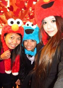 1 Cookie Monster, 2 Elmos